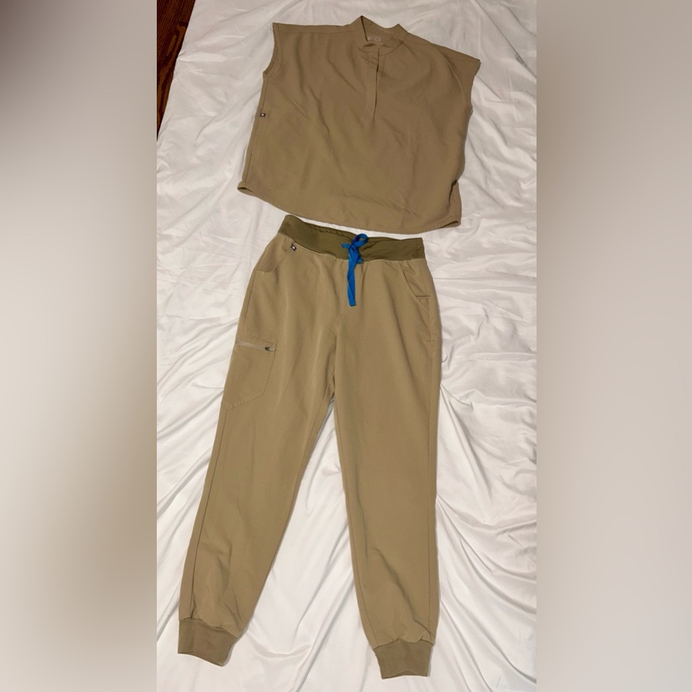 FIGS Tan Scrub Set- Joggers with Blue Drawstring